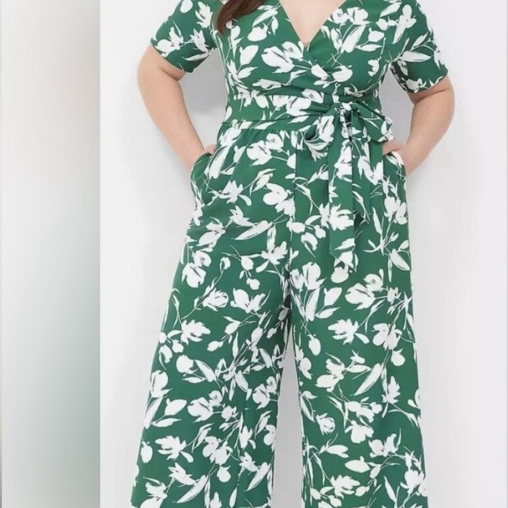 Chic Emerald Green and White Floral Jumper NWT Size 24